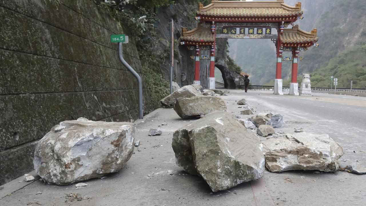 Rocks on the road at the entrance of Taroko National Park