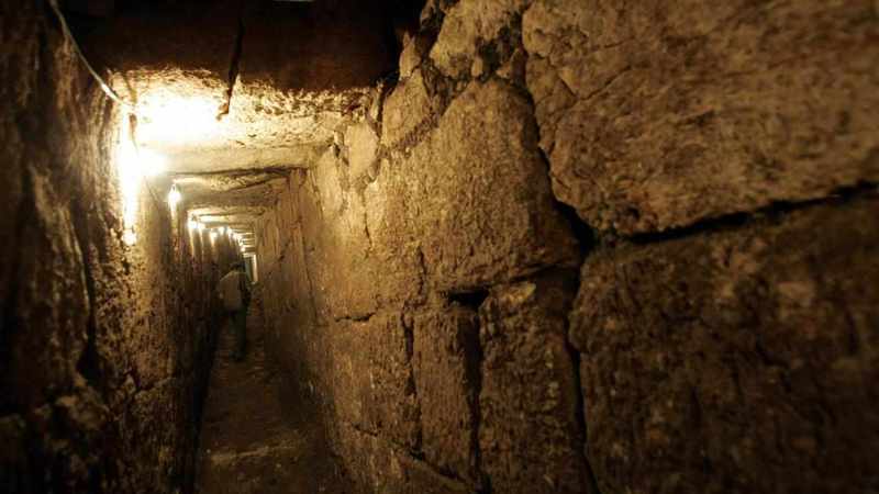 Online digging unearths tunnels in southern England, not Gaza