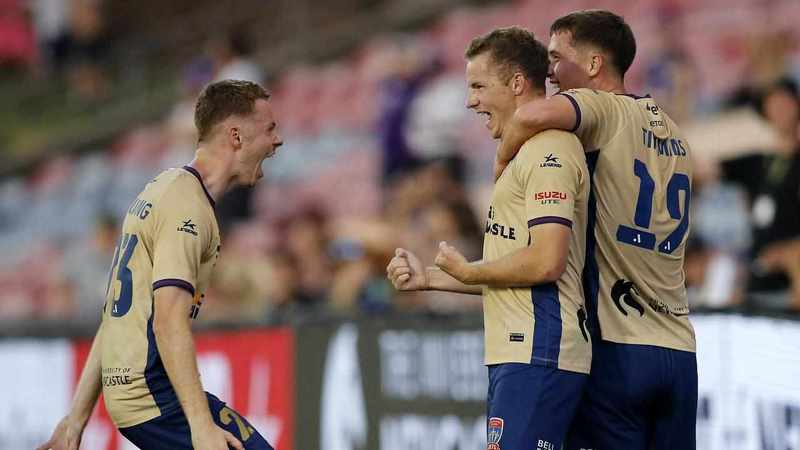 Struggling Jets, Glory share ALM spoils in Newcastle