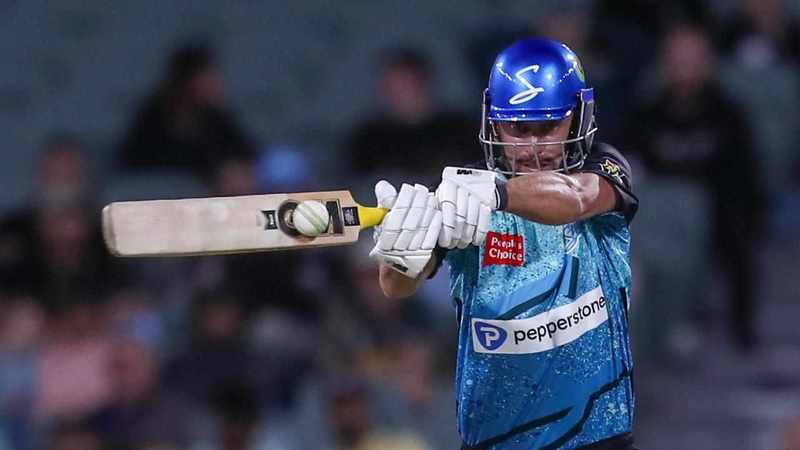 Shorts stand tall in Strikers' win over Sydney Thunder