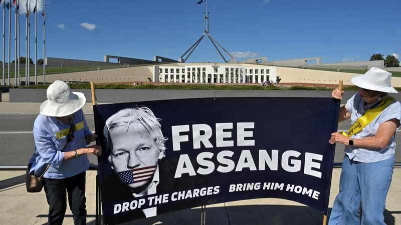 MP makes 11th hour bid to stop Assange extradition