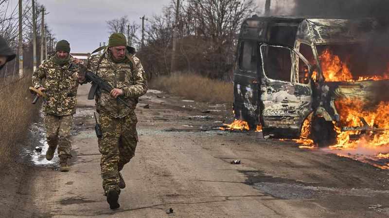 Russian armoured assaults ramp up pressure on Ukraine