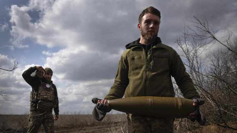 Ukraine says Russian troops pressing ahead in Donetsk