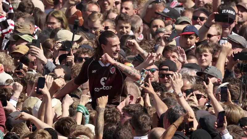 Newlywed Irvine seals love affair with champs St Pauli