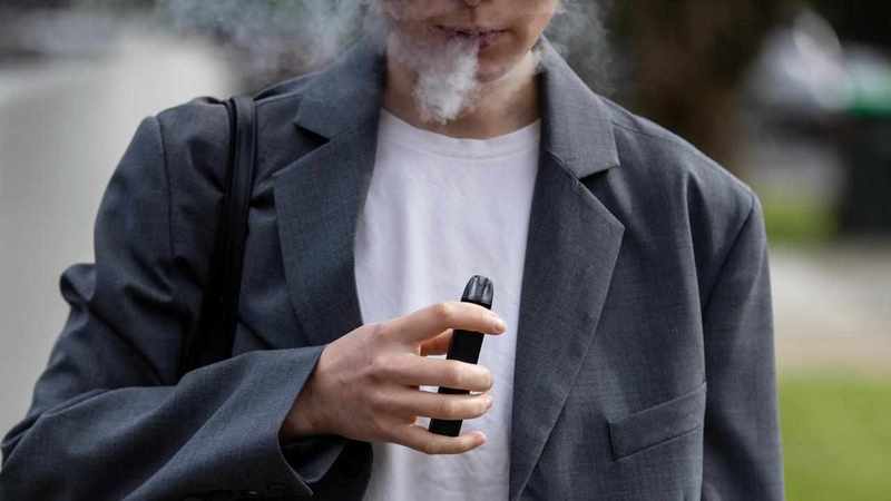 Social media key to stamping out vape and smoking rates