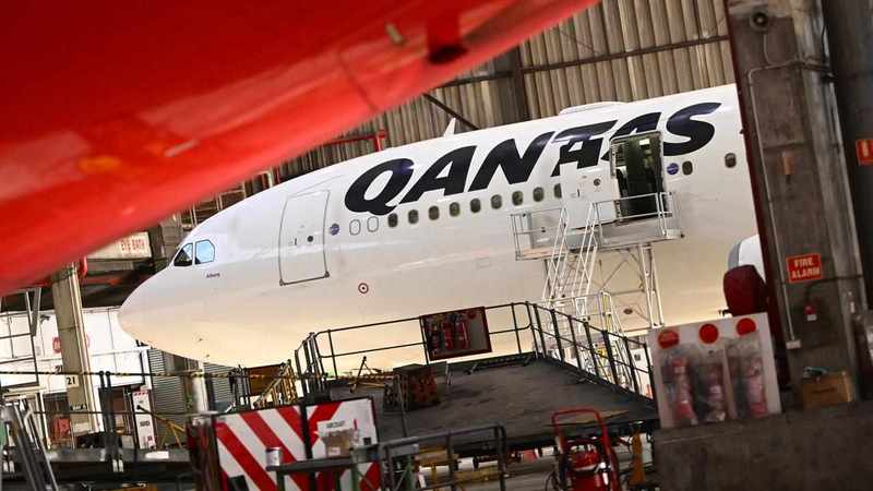 PM declares 'no lobbying' from Qantas on Qatar decision